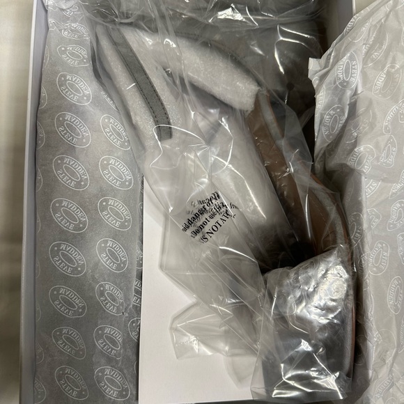 STEVE MADDEN Imelda Fluffy Feather Heel Genuine Leather *Brand New in Box* - Picture 3 of 4